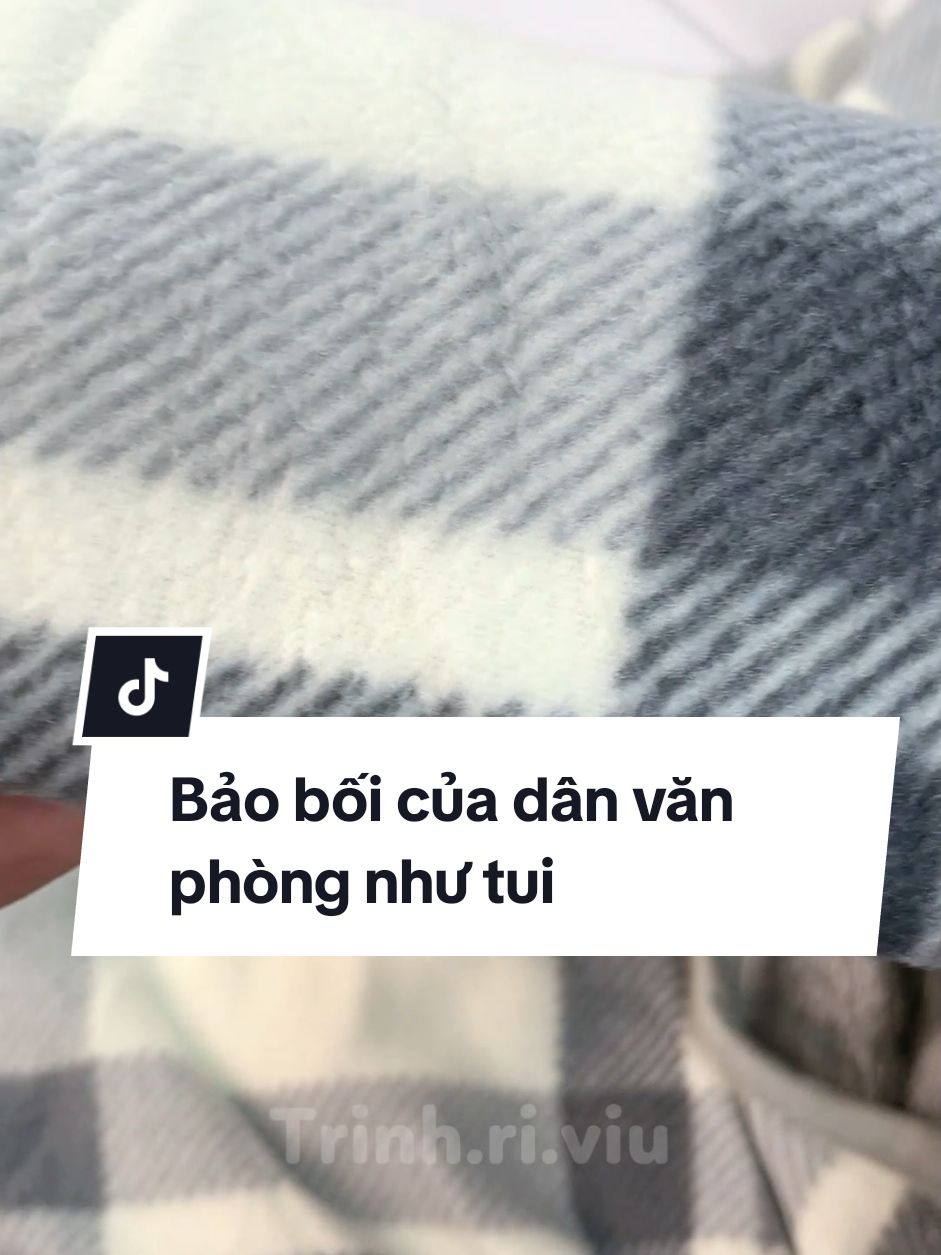 Sài Gòn hơi lạnh rồi. #chanvanphong #trinhriviu #reviewthoitrang  #chandanang #emma 