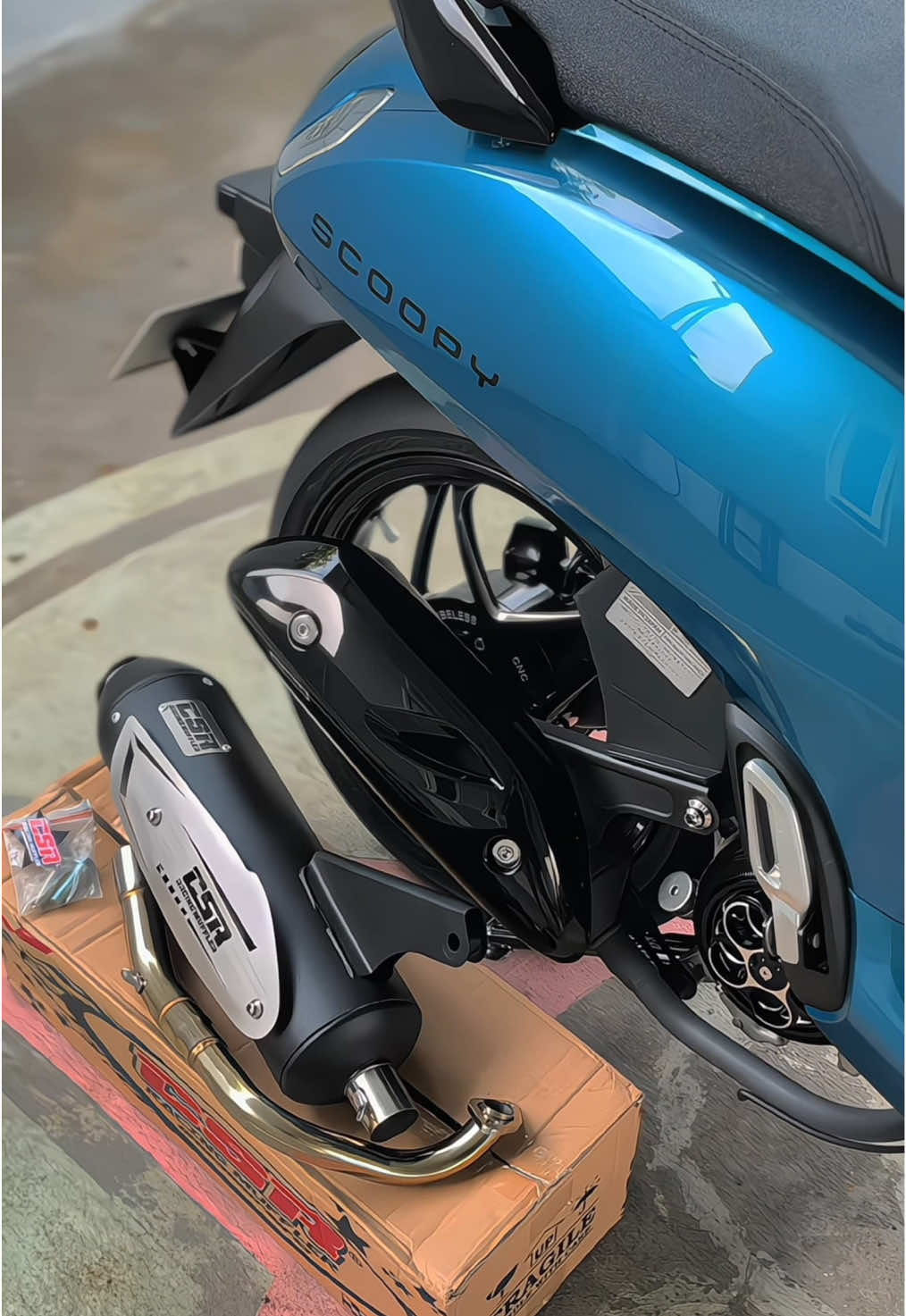 mau knlpot yg ngebas+adem ya @CSR RACING lah🔥gas lngsung cek keranjang kuning🤩 @CSRRACINGMUFFLERSTORE #fyppppppppppppppppppppppp #knalpot #knalpotracing #scoopyplatkt#scoopyplatda #scoopy #scoopymodifikasi 