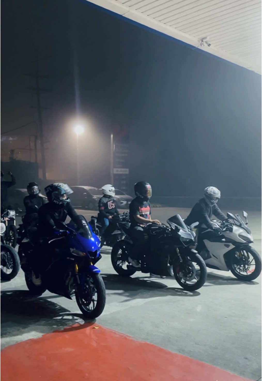 Normal night out with the bois🔥 #BRC #sportsbike #fyp #motorcycle #gpr250 #bikes #r3 #300sr #clx700 #cafe400 #sniper155r  #xsr155 #nightrunners 