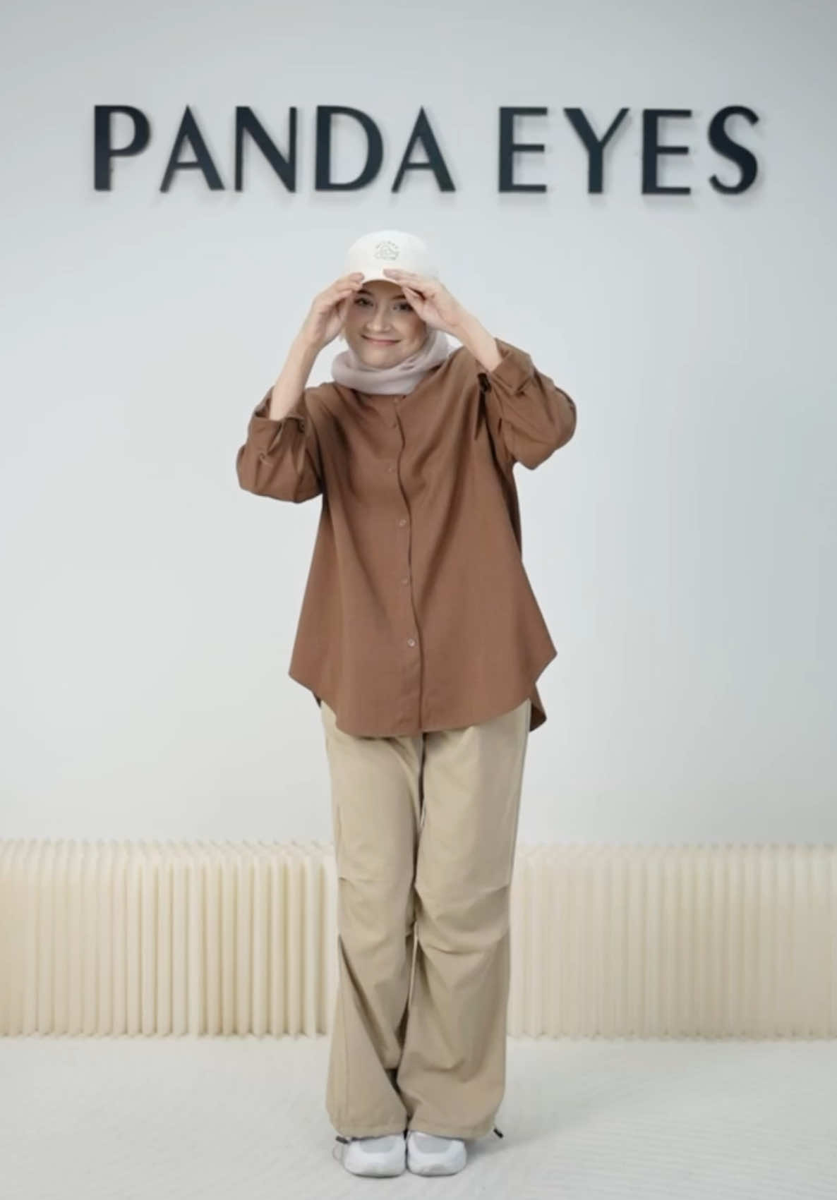 Bila dah 30 still nak hip hop be like 😅🙈 btw jangan lupa masuk LIVE sekarang ya. Sebab kita nak bagi SPECIAL DEALS untuk baju dngn seluar yang Nisha pakai ni 😘❤️ #pandaeyes #racuntiktok #fyp #fypシ #outfitwanita #ikuttrend 