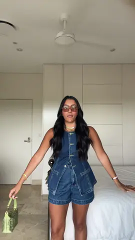 how to transform a boring outfit 😃#mlkapproved #fashiontiktok #fashion #denim #meshki #outfitideas #OOTD 