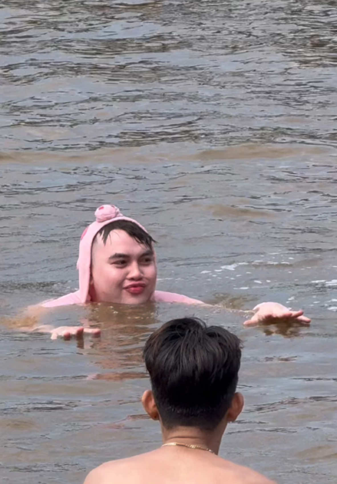 Cười chớtt chờiii quơ 😂😂#xuhuong #xuhuongtiktok #giaitritiktok #63tiengiangxinchao❤️ #đồngthápgốcquê #sữađậunànhnóngTânHương #vuive 