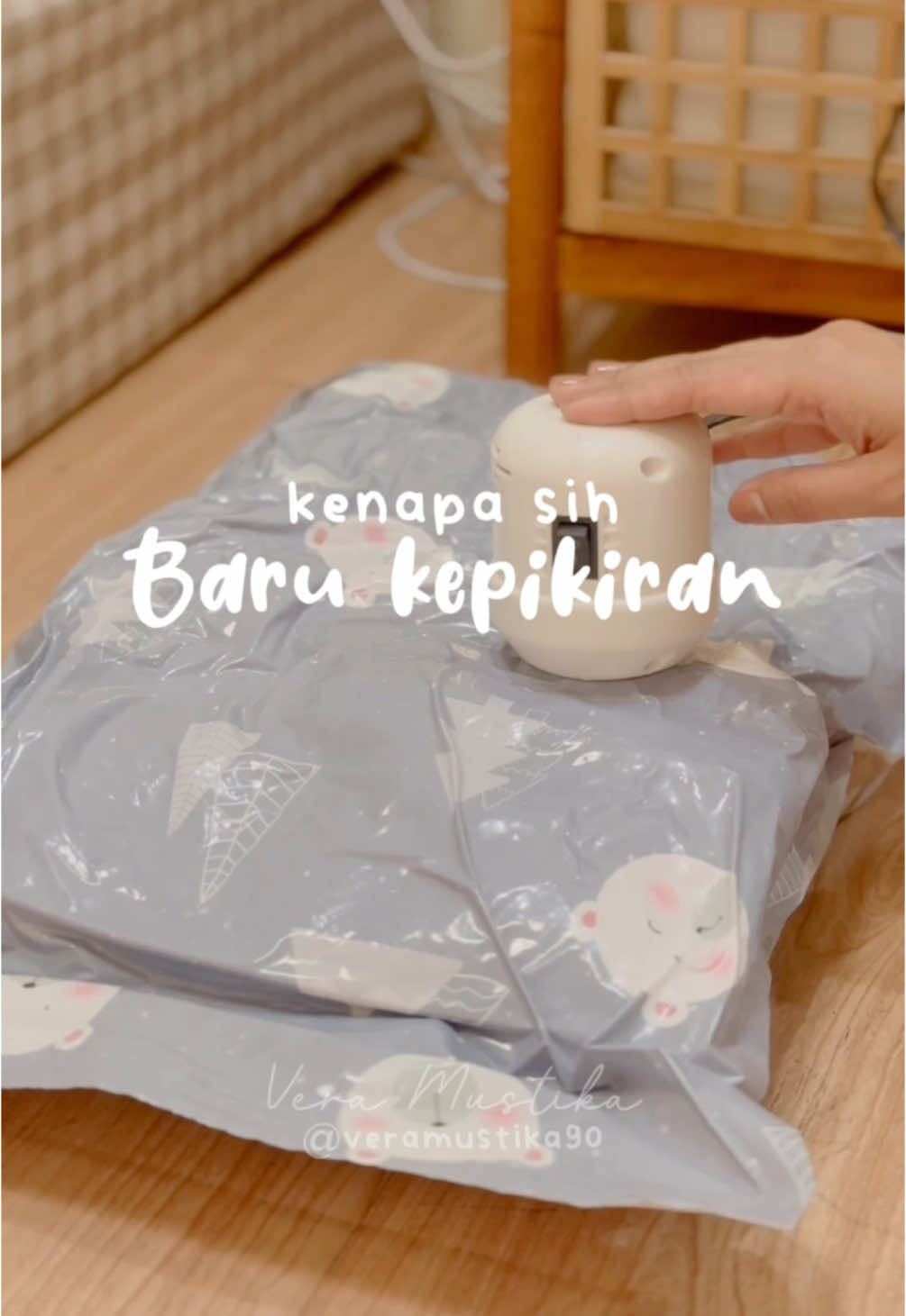 ternyata ada ukuran segede gaban ya 😅 #plastikvacum #plastikvakum #mesinvacuumpressplastik #rumatidy #plastikbaju 