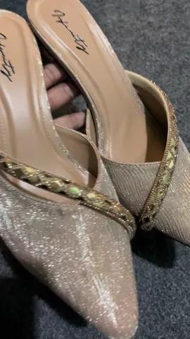 sandal 3cm infinity wanita kekinian masih lengkap sizenya #aslinya lebih cantik dan mempesona #buruanchekout #sebelumkehabisan👌🏻😘 