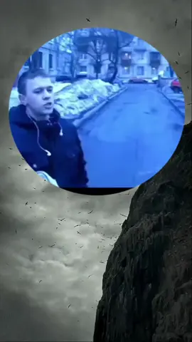 McLaren F1 GTR — гоночный автомобиль, созданный McLaren для участия в чемпионате BPR Global GT Series в 1995 году. Вот основные факты об этом автомобиле: • McLaren F1 GTR основан на углеродно-волоконном монококе с панелями из композитных материалов. • Оснащен 6,1-литровым атмосферным двигателем V12 от BMW, развивающим 627 л.с. (468 кВт) при 7500 об/мин. • Максимальная скорость гоночной версии составляет 330 км/ч (205 миль в час). • Разгоняется от 0 до 100 км/ч за 3,9 секунды. • Изначально разработан для участия в гонках, позже был адаптирован для дорожного использования. • Дорожная версия, известная как McLaren F1 LM, была создана в 1995 году, всего выпущено 5 экземпляров. • McLaren F1 GTR одержал историческую победу в 24 часах Ле-Мана в 1995 году, что сделало его легендой автоспорта.#юмор 