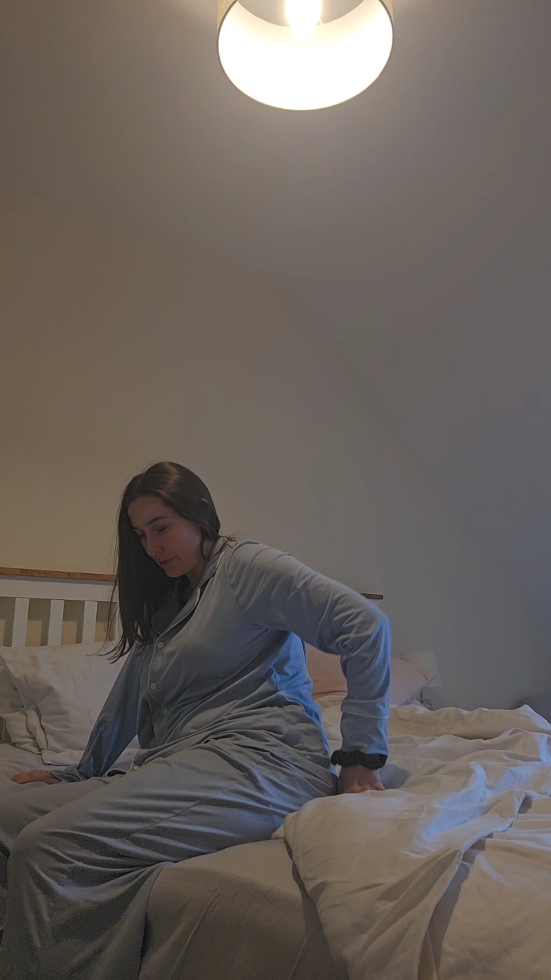 oh hello Sciatica pain 👋 does this get worse or better after 18 weeks? #pregnancyjourney #firsttrimestersymptoms #pregnancytiktok #pregnancysciatica #sciatica 