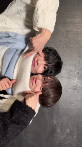 もうすぐクリスマスだね🎅🏻 #内村颯太 #黒田光輝 #少年忍者 #にゃんにゃん #わんわん #わんにゃんの間入っていいよ #一緒にマフラーしよ #Xmas #Love 