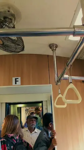 මං වගේ ඔයාට ආදරේ කරන කෙනෙක් ආයෙත් ඔයාගේ ජීවිතේ හමු නොවුනොත් ඔයාට එදාට තේරෙයි.. එහෙම කෙනෙක් ආයෙ කවදාවත් ඔයාට හමුවෙන්නෙ නෑ කියලා, 