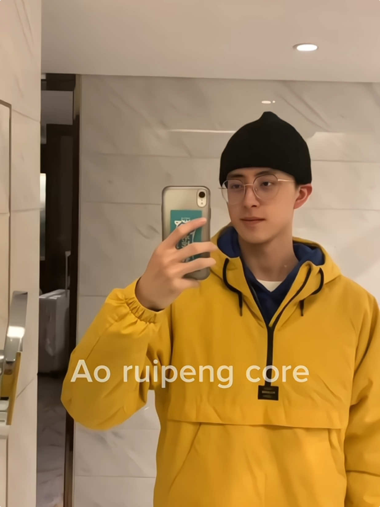 อ๋าวรุ่ยเผิงและการถ่ายหน้ากระจกของเขา 🤣#อ๋าวรุ่ยเผิง #aoruipeng 