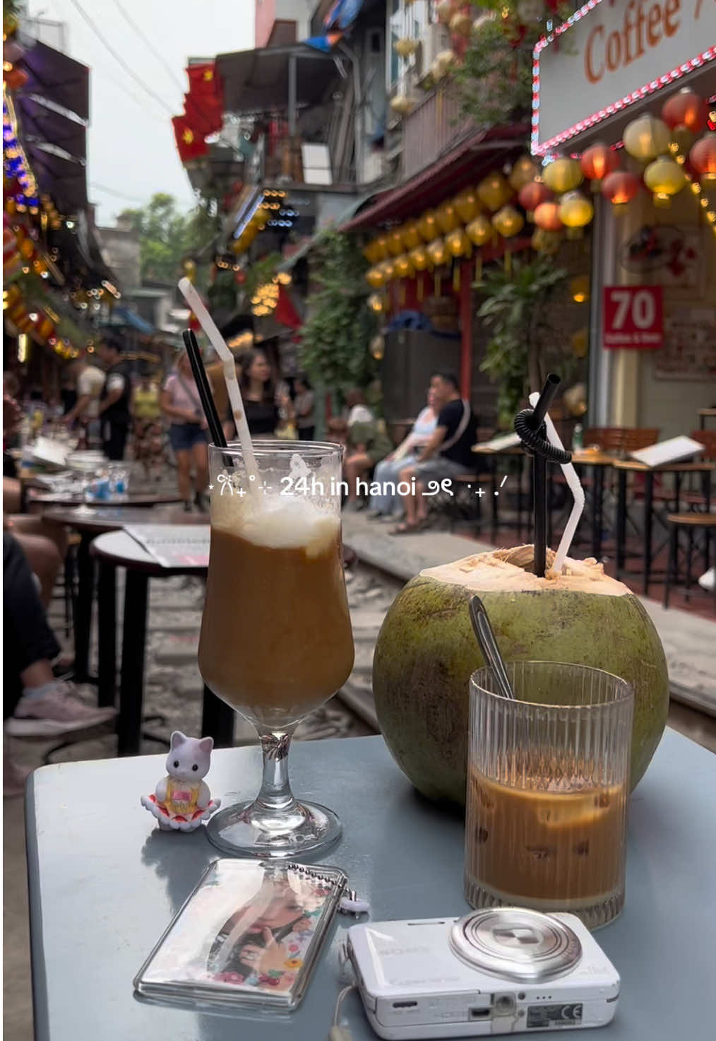 i finally tried bún chả and its soo goodd ??? definitely will come back to vietnam !! 😍  #hanoi #vietnam #minivlog #dailyvlog #Vlog #travel #travelvlog #vietnamesefood #coffee #trainstreet  