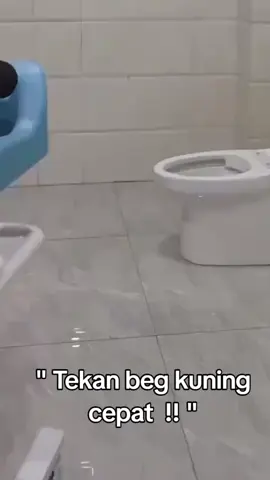 Transfer chair bantu memudahkan penjagaan urusan pesakit / orang2 tua  #hydraulictransferchair #transferchair #tiktokmalaysia🇲🇾 