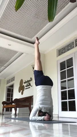 POV: you have two different personalities  #yoga #yogahumor #yogatok 