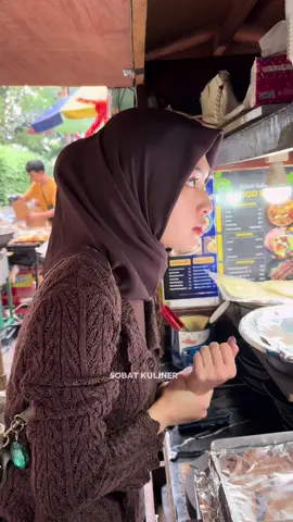 INI KEBULI PALING ENAK !! 🍽️ : Kebuli Sultan Kalibata 📊 : 9,5/10 💰 : ada di video 🛣️ : Samping Kalibata City INFO : HALAL FAIR TANGERANG 2024 digelar lagi lho Sob tgl 6-8 Desember 2024. Kamu bisa belanja banyak barang-barang yang keren dan juga bisa sambil charge iman. Langsung aja ke Halal Fair Tangeran 2024 lokasinya di ICE BSD. Untuk info lebih lengkap bisa ngintip instagram halal fair ya. #kulinertiktok #jajanantiktok #jajananviral #sobatkuliner #penjualcantik #fyp 