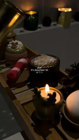 happy december!! ✨ #christmas #december #glitter #asmr #SelfCare #bath #aesthetic #bathbomb #skincare #selflove #nightroutine #gold #bubbles #holidaytiktok #holidaycountdown  