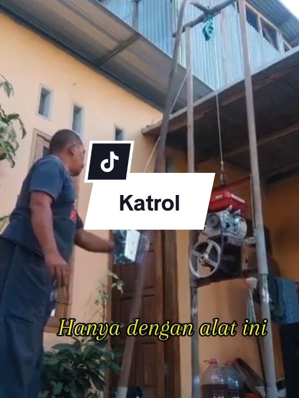 Alat bantu angkat barang secara manual. #handwinch #katrol #manual #katrolset #fyp 