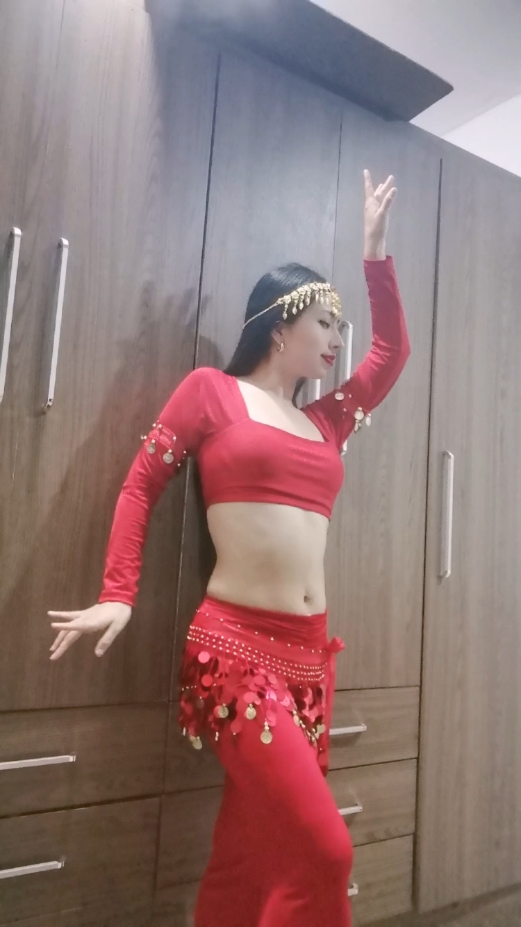 Modo arabesco activado 💃🇵🇪❤️ Bello día ✨tas #baile #dance #bellydance #arabesco #arabe #nior #peru #girls #danza #dress #red #rojo #parati #foryou #fyp 