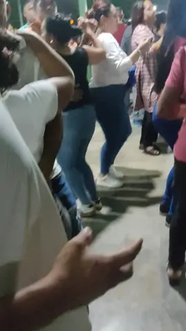 adi recibí mi diciembre  una bailadita con mi esposo  y al ritmo de la renovación vallenata 🥳😘