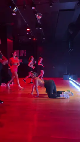 @Sabrina Carpenter we have some ideas for ya. wdyt 🤔 #junopositions #fypage #sabrinacarpenter #dancersoftiktok 