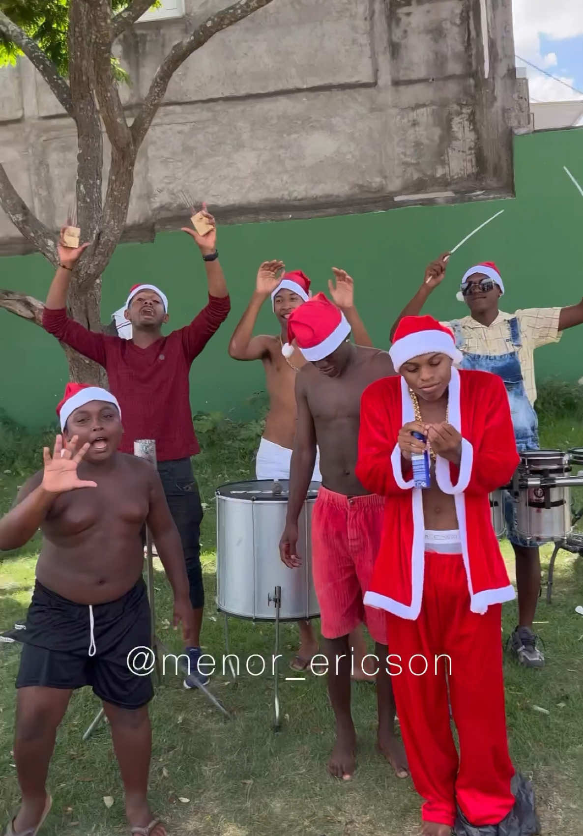 O que não pode falta no natal ? #humortiktok #musica #videoviral 