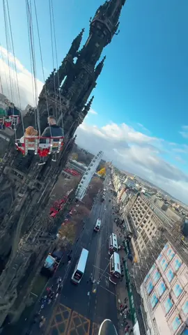 #edinburgh #edinburghchristmas #edinburghchristmasmarket #starflyer #showground #fairground #themepark #scaredofheights #princesstreet #visitscotland #scotmonument #auldreekie 