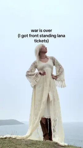 I had to keep it secret for a week as Its a xmas gift😋😋 #lanadelrey #lanadelreyconcert #lanadelreytok #lizziegrant #concertoutfit 