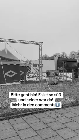 Festwiese an der Silberdistlstrasse in Pasing - 27.11-15.12 / MI-SA: 16.30 Uhr und SO: 11:00 / 50 MIN. Ab 19.12 neue Vorstellung. Karten vor Ort. Es war ein süsses beheiztes Zelt mit kleinem Verkauf.  #münchen #munich #kidstiktok #kindervorführung #kinderevents #kidsactivities #kinder #muenchen #activitieswithkids #pasingmünchen #germany #supportsmallbusiness #supportlocalbusiness #weekend #weekendideas #münchenaktivitäten #münchenblogger 