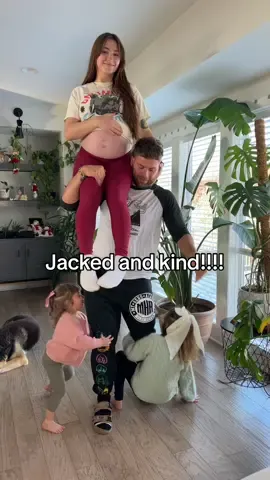 Jacked and kind @Stephen Lomas #alixandstephen #couples #family 