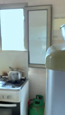 l'homme et le chat affaire nourriture 😂😂😂 #asbaker0 🇬🇦🇫🇷 #comedia #funny #duo #CapCut #amusant #cat 