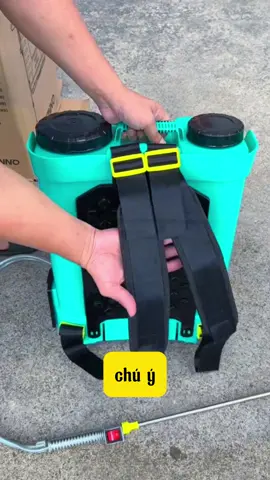 Bình phun bá đạo sạc đầy được 40 bình nước #binhphun #binhphunthuoctrusau #lamruong #nongnghiep #nongdan #trangtrai #tiktokshop 
