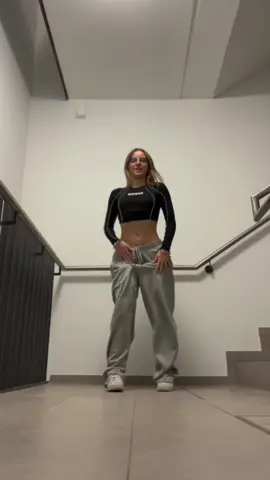 dc:🙋🏼‍♀️ || #fypシ゚ #tiktokinternational #goviral #dancer #foryoupage #viral #tiktok #zyxbca #soaked 