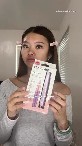 #FlawlessPartner ✨ Maintain your brows effortlessly this holiday season with the Flawless Brows device ✨🎄 Shop now at @kohls