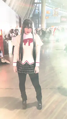 The lighting haha #convention #con #cos #cosplay #anime #madokamagica #homuraakemi #cmc #comiccon 