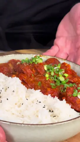 Fléchette & Fourchette : Épisode 10 Île de la Réunion : Rougail 🇷🇪🍝 - Riz - Saucisse (fumé) - Tomate  - Gingembre  - Cebette - Oignon rouge  - Paprika  - Curcuma - Piment  #recette #recettefacile #recettesimple #recetterapide #food #Foodie #Recipe #EasyRecipe #dricecook #flechettefourchette #riz #rougailsaucisse #piment #reunion #reunionisland #🇷🇪