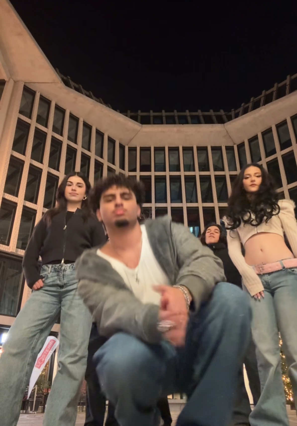 CREW 🫂 dc: @Justicia💕 