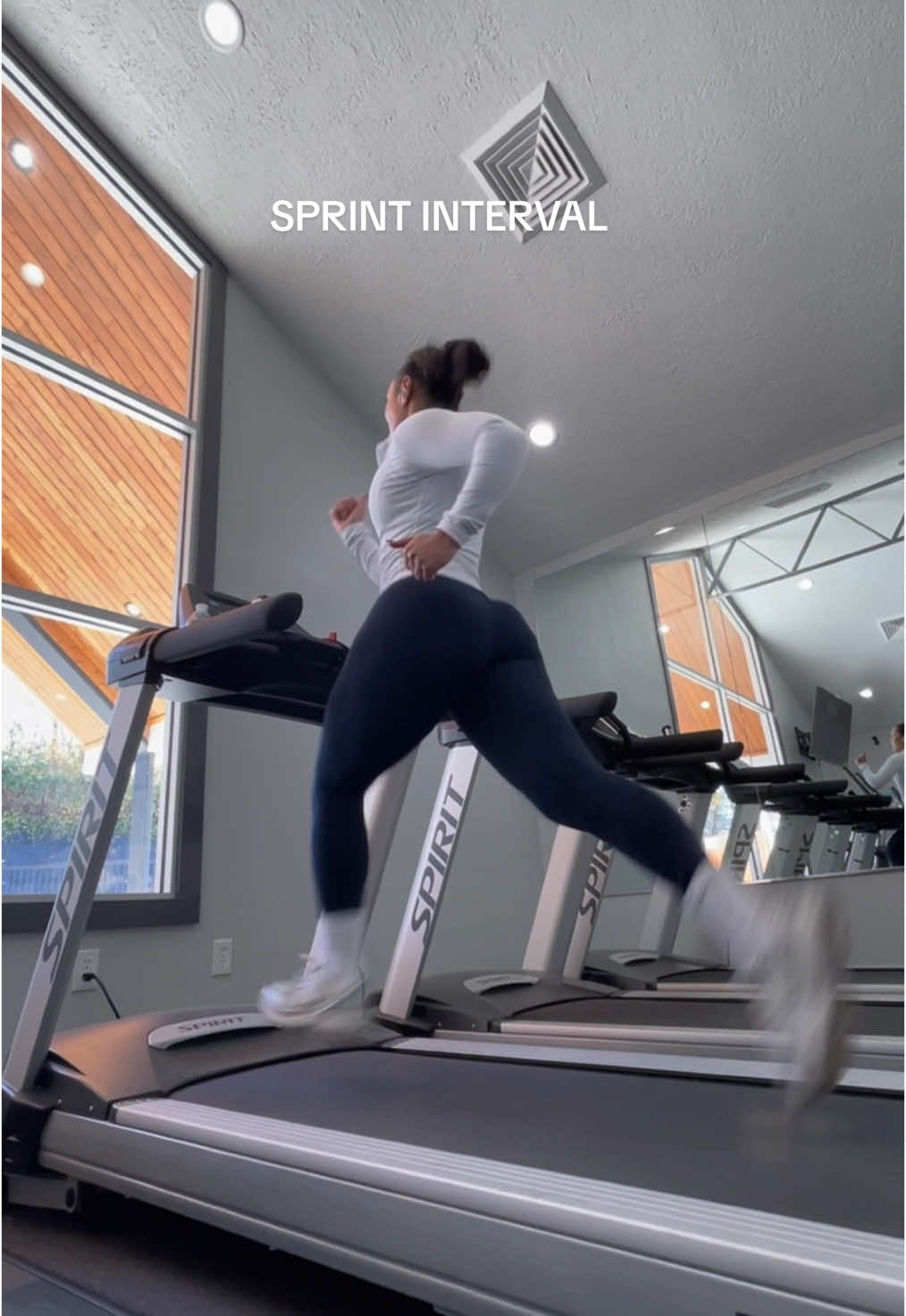 SPRINT INTERVAL 🥵 First things first warm (light jog) + dynamic stretch 4x 20-30 sec sprint followed by 60 sec light jog 💅🏽 🏷️ #sprints #cardioworkout #cardio #sprintintervals #GymTok #gymsharkwomen #gymshark @Gymshark @Gymshark Women #trainhard #trainharder 