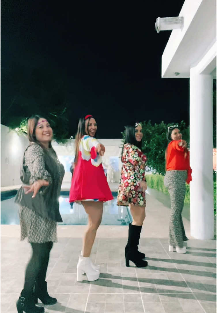 You are the dancing queen 🤍 #ABBA #dance #party #friends #amigas #fiesta #fiestatematica #70s #maetas #trend #viralvideo #viral @Cozbi De La Rosa 