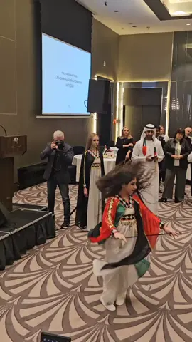 53 National Day Emirates traditional Dance ✨️😍  . . #53 #uae #abudhabi🇦🇪 #national #uae🇦🇪 #abudhabi #visitabudhabi #visitdubai #alain #alemarat🇦🇪 #unitedarabemarat @MahRose_Kitchen👩‍🍳 