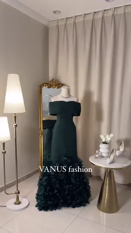 🎀 كولكشن فانوس ، 299 ريال سعودي 🎀 رمز الفستان : 5204 ‏‎المقاسات : S-M- L-XL-2XL-3XL-4XL-5XL اللون : زيتي  طول الفستان : 55 انش  فستان#فساتين #فساتين_سهره #فساتين_ناعمه #فاشن #ازياء #مكة #جدة #الطائف #عمان #اكسبلور #الامارات #سهره #زواج#فستان_العيد #العيد#foryoupage #fyp #explore #fypシ