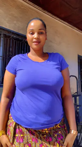 Je voulais danser mais y’avait mes belle sœur qui me regarder 😂😂😂#poulloh🇬🇳🇬🇳 #titokguineenne224🇬🇳 #poulloh_dimo #tiktokusa🇺🇲 