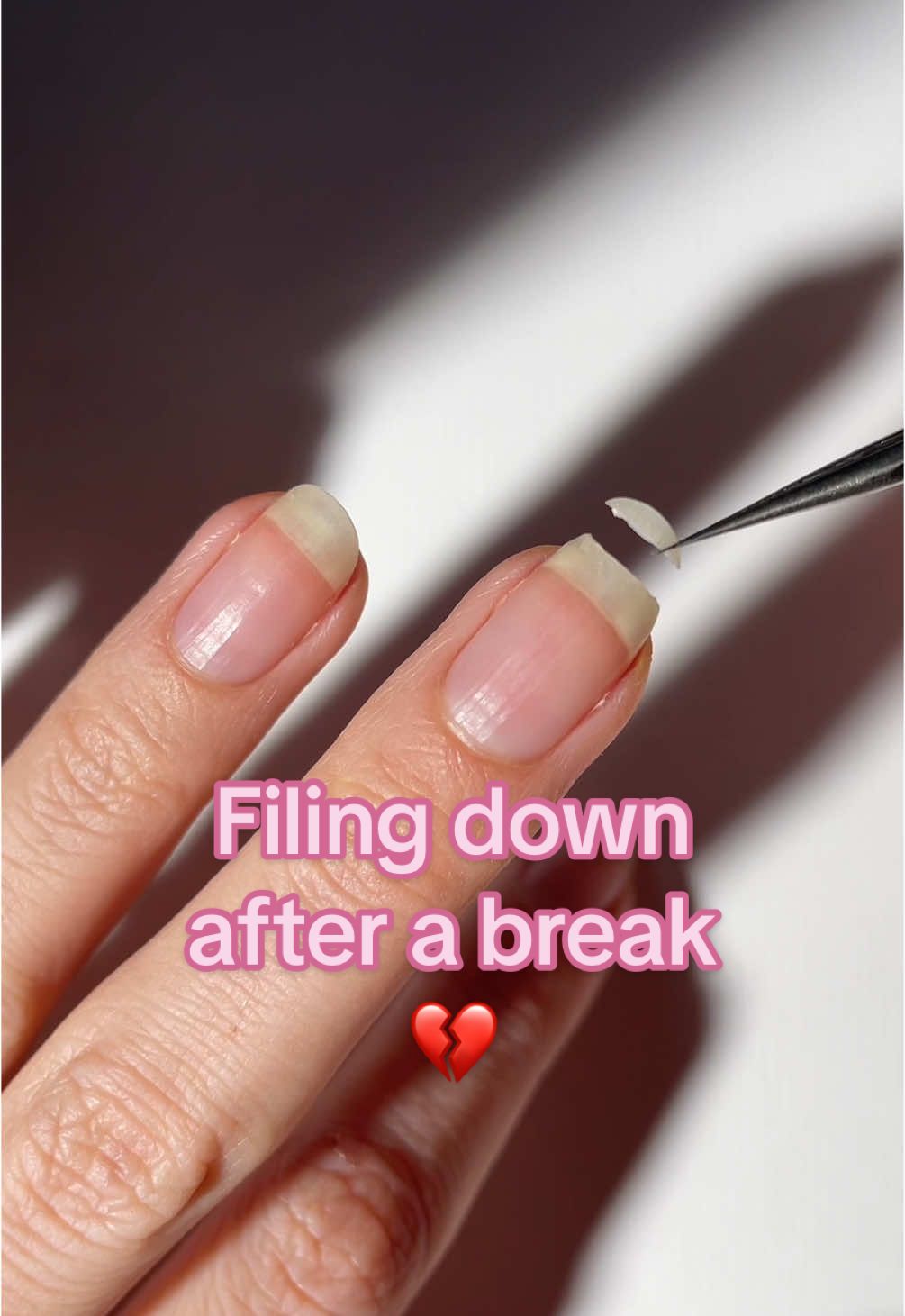 My nails always start breaking this time of year 😩 This especially happens when I neglect to do the following: • always have polish on for an extra layer of protection • keep my nails and hands hydrated at all times  • wear gloves while washing dishes even if it’s quick  • wear gloves outside in the cold  I was lazy this week and paid the toll 🤷🏼‍♀️ #naturalnails #nailinspo #nailideas 