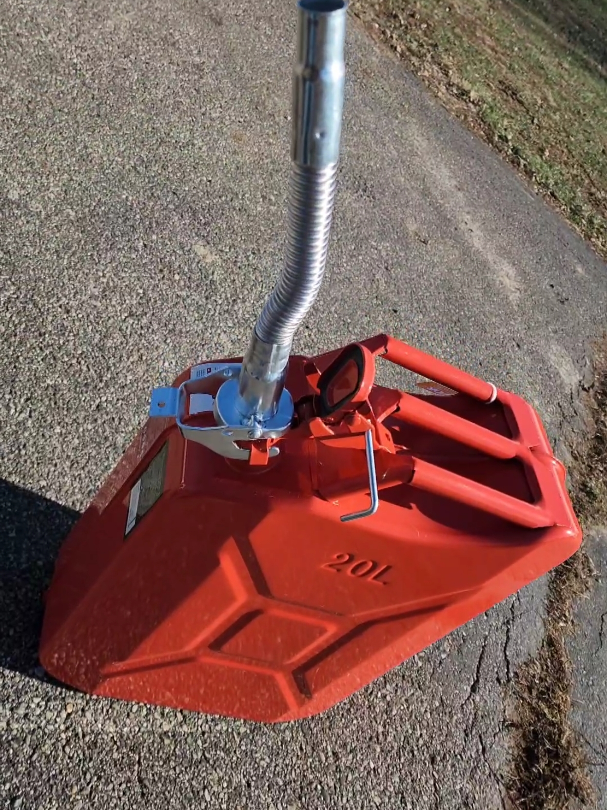 The Metal Jerry Can from vevor! yesssss #vevor #vevortools #vevorjerrycan #jerrycan #gascans #gascan #fuel #fuelcan #giftsforhim 