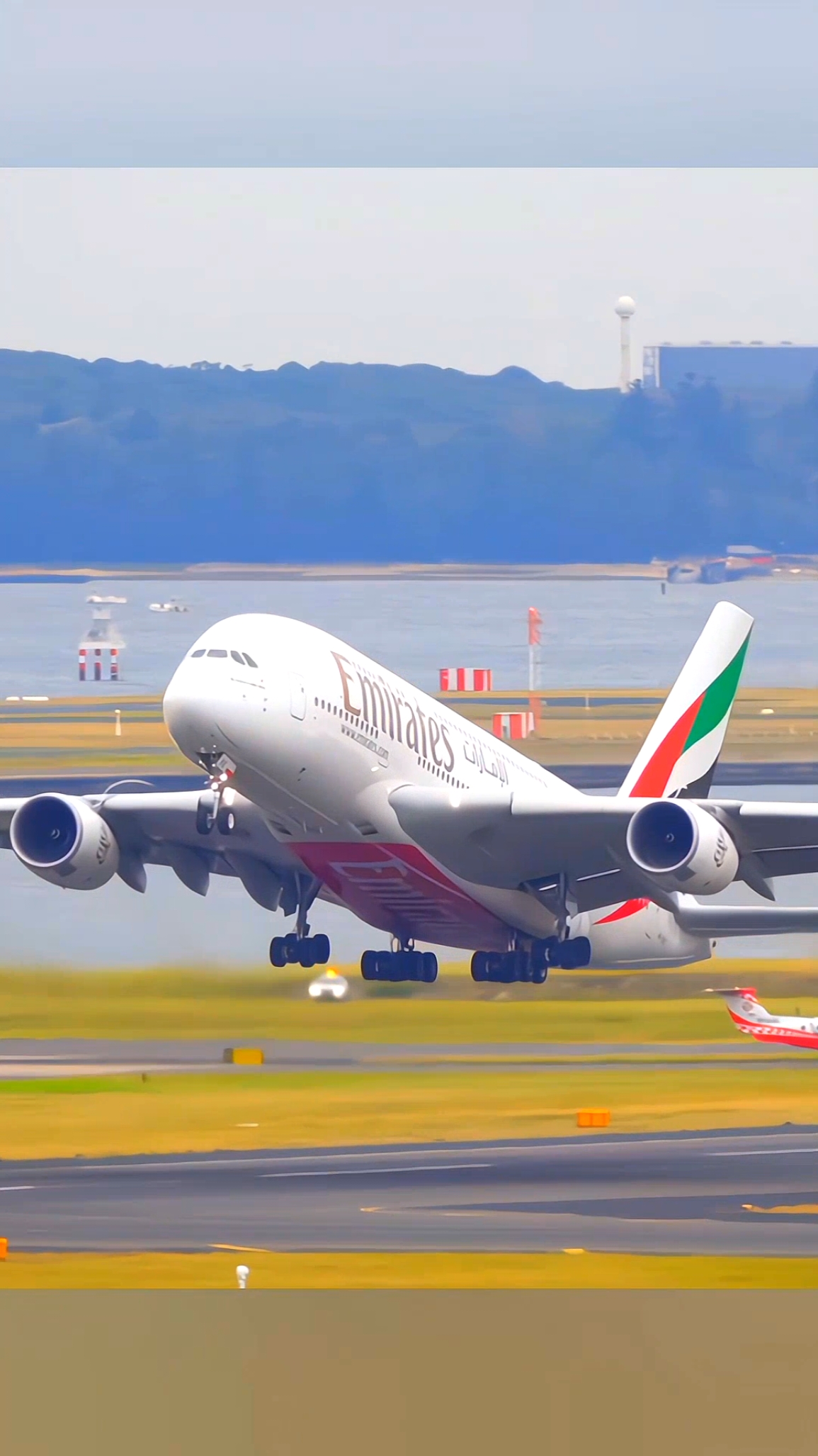 Emirates Airbus A380-800 Taking Off from Sydney Airport #EmiratesA380 #AirbusA380 #SydneyAirport #AviationLovers #TravelGoals #PlaneSpotting #AirplaneDreams #InstaAviation #AviationPhotography #FlightTakeoff #TravelTikTok #AirlineAddict #A380Takeoff #JetSetting #aviationlife 