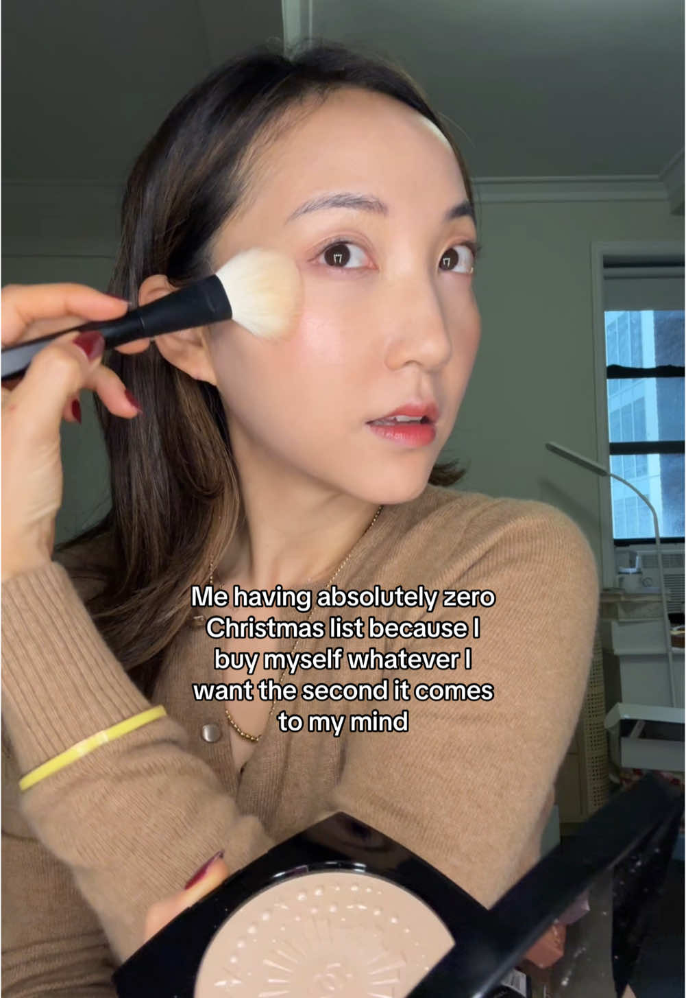 do i have 27 highlighters already?! yes but do i need this diamond dust powder? also yes ☺️✨✨✨ soooo beautiful @welovecoco #chanelbeauty #holidaymakeup #illuminatingpowder #powder #glowymakeup 