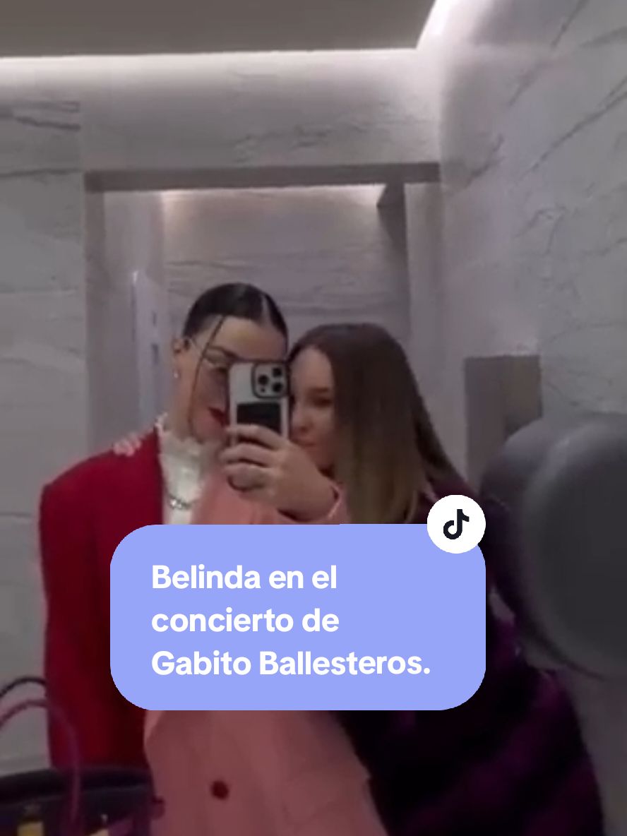 Belinda disfrutando con amigos del concierto de Gabito Ballesteros 🙂 #Belinda #BelindaPop #Belifans #Parati #Fyp #Belibelika #Conciertos #GabitoBallesteros #CancionesParati #Cher #ChristmasSong #Villancicos 