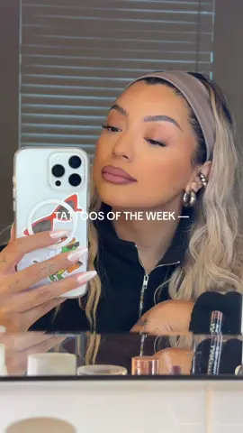 This weeks tattoos 🤎 #finelinetattoo #scripttattoo #handtattoo #redtattoo #birthflowertattoo #fingertattoo #tattooartist 