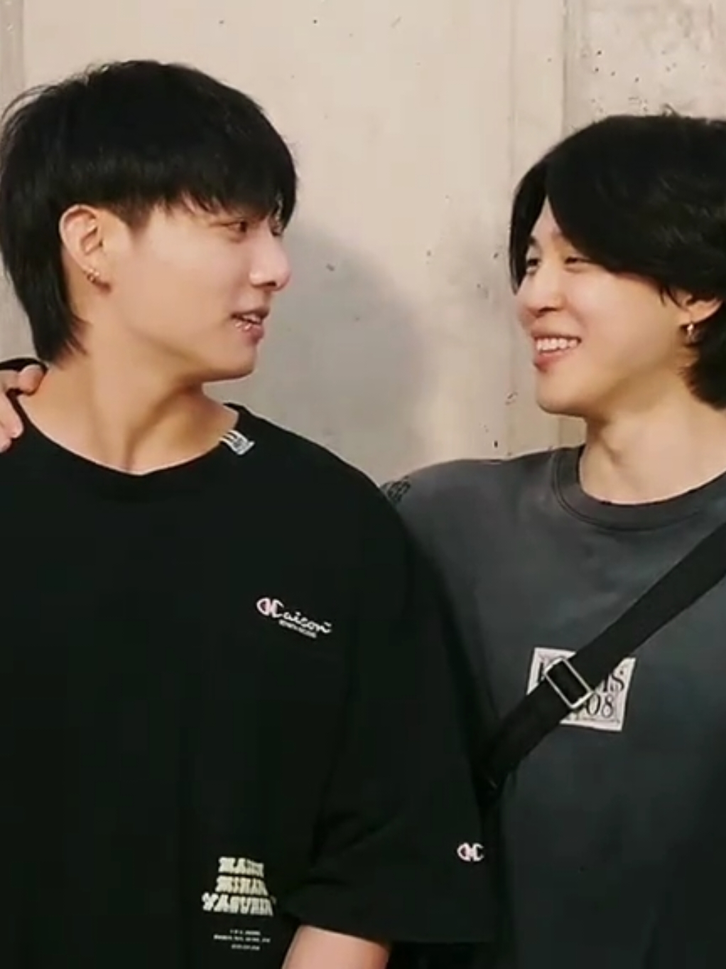 every time he looks at jimin, he falls in love all over again #jikook #jungkook #jimin #foryou #fyp 