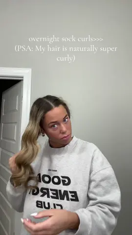 My mouth stayed dropped lol #sockcurls #heatlesscurls 