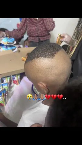 Poor kid 😭😭 ts had me dying tho #tiktok #fyp #hightop #skytop #meme #funny #ethiopian #cooked