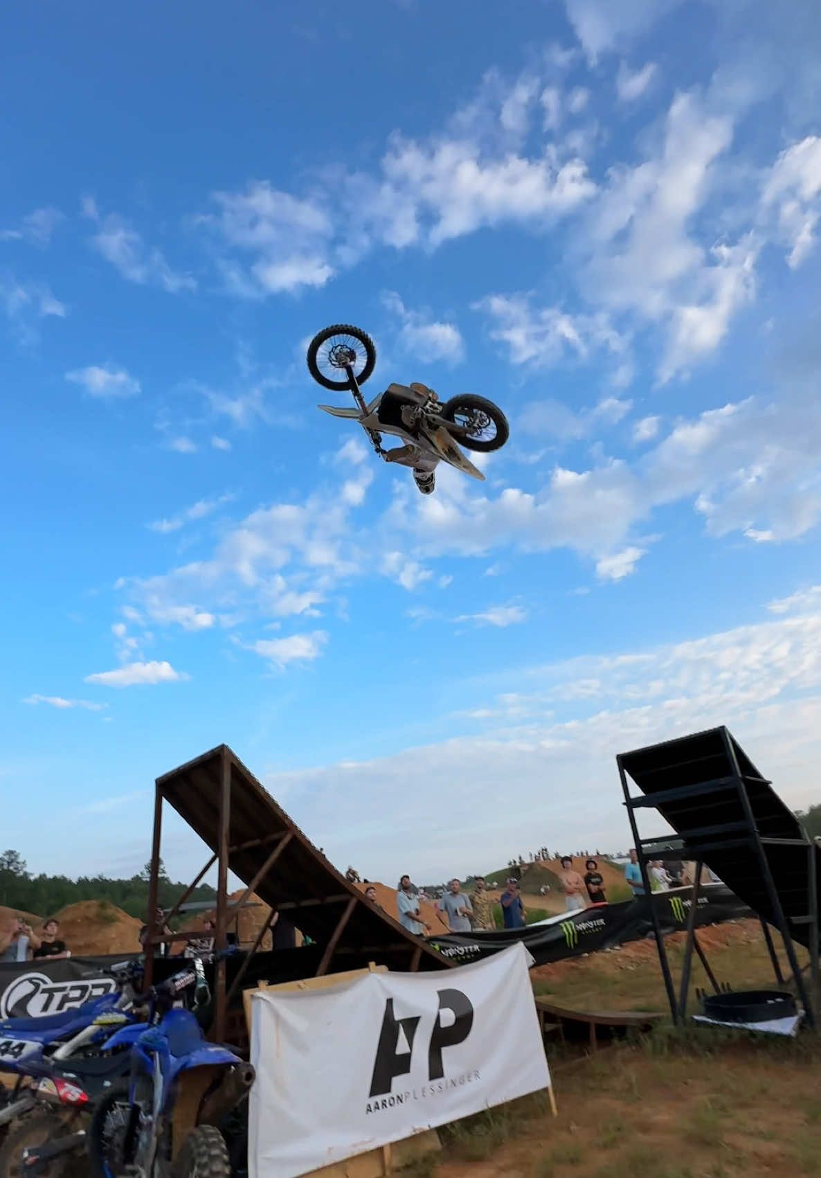 Extras from Big Hill Jam 🦦