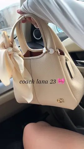 she's sooooo cuteeee omgggg 😭🎀🥰 im obsessseddddd #fyp  #foryouu #coachlana23 #coachlanashoulderbag #coach #coachpurse #cutecoachpurse #pursetok #foryoupageofficiall #momtok #pursecollection #pursetok 